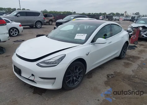2018 Tesla Model 3 Long Range/Mid Range из США, поврежденный, VIN 5YJ3E1EA1JF059700